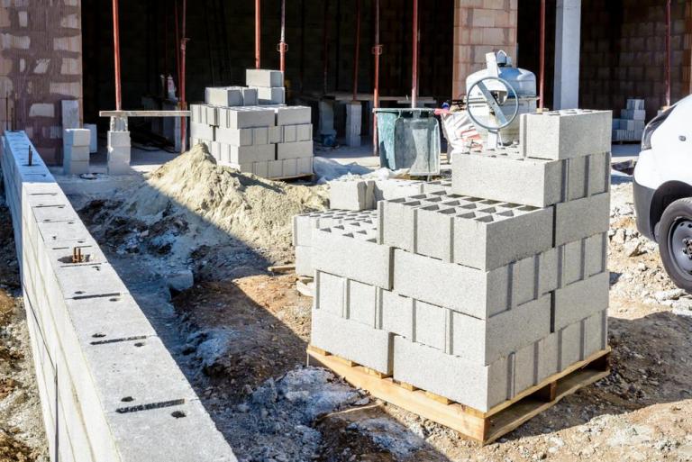 Pourquoi confier vos travaux à un artisan maçon à Colombes ?